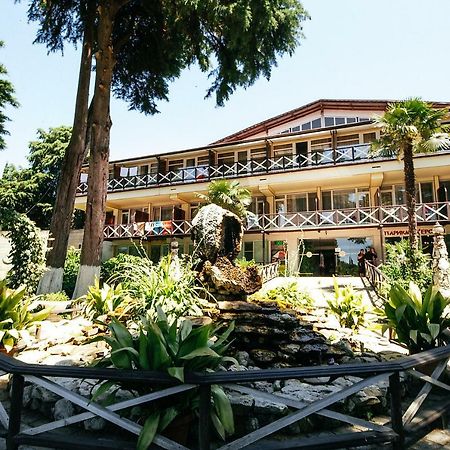 Pitsunda Hotel Extérieur photo