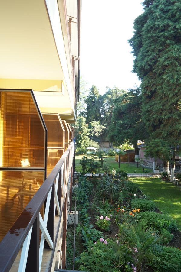 Pitsunda Hotel Extérieur photo