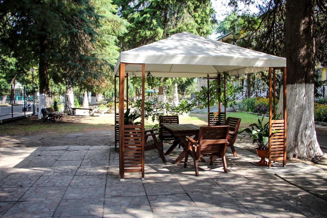 Pitsunda Hotel Extérieur photo
