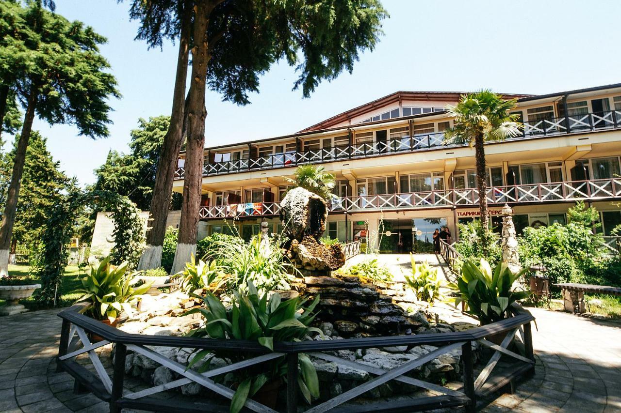 Pitsunda Hotel Extérieur photo